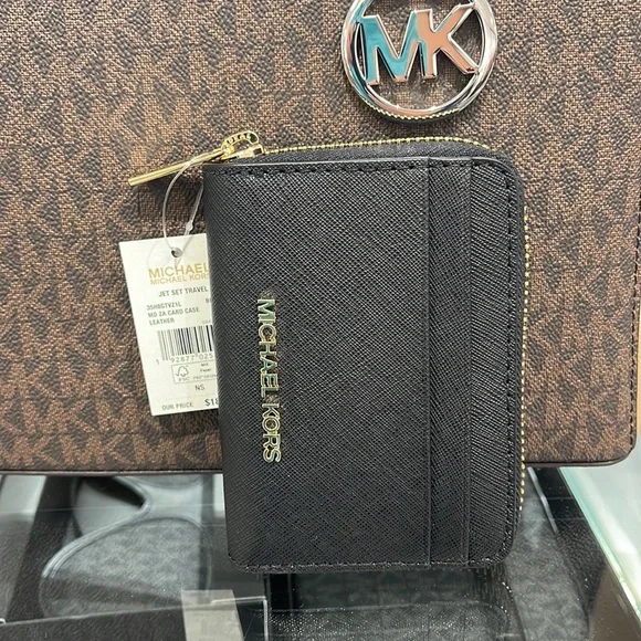 Michael Kors Jet Set Travel Medium Zip Around Card Case Color: BlackNWT